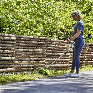 Bozótvágó akkumulátoros Greenworks GD24X2BCB 48 v, damilfej, vágótárcsa tar., akku- és töltő nélkül 2107807-GW